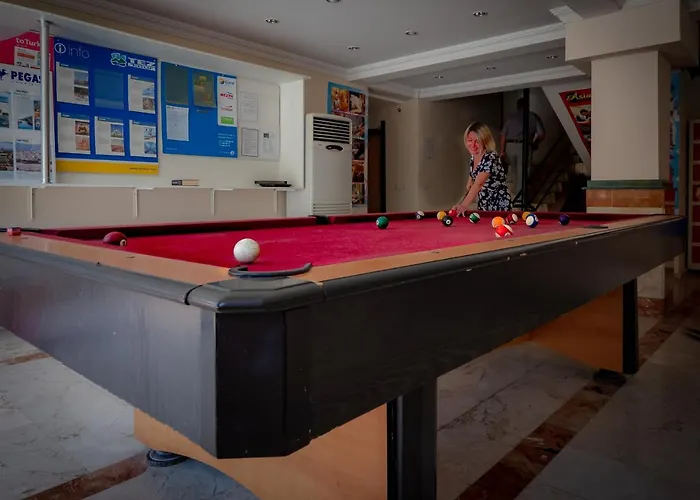 מלון Asia Hotel 3*